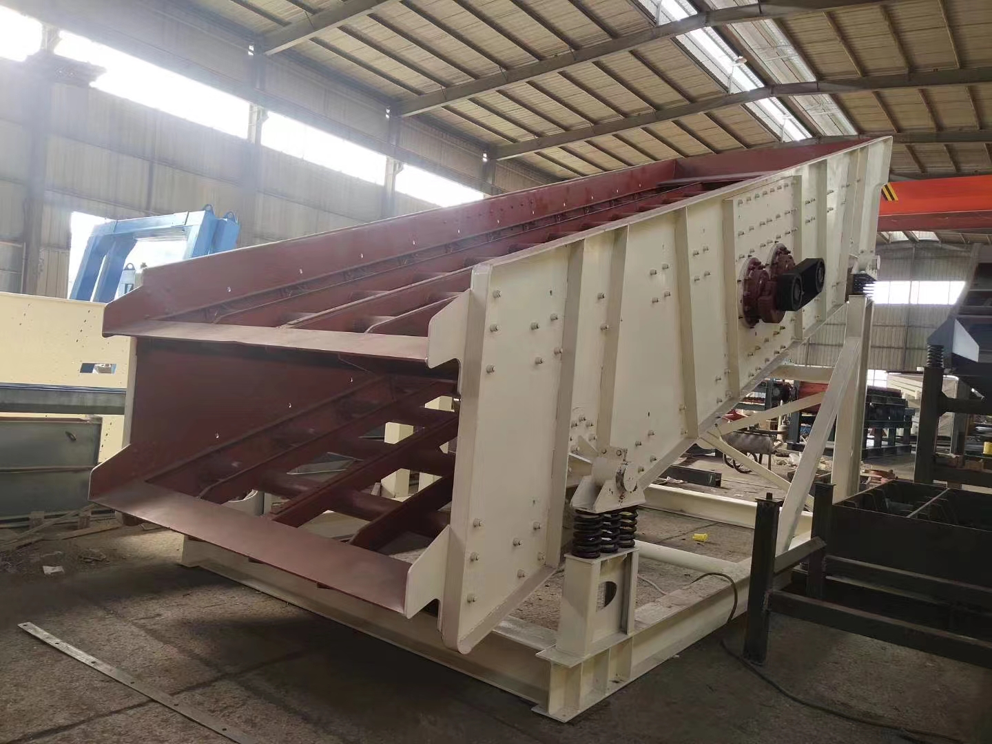 圓振動篩偏心塊的大小角度與振幅關(guān)系